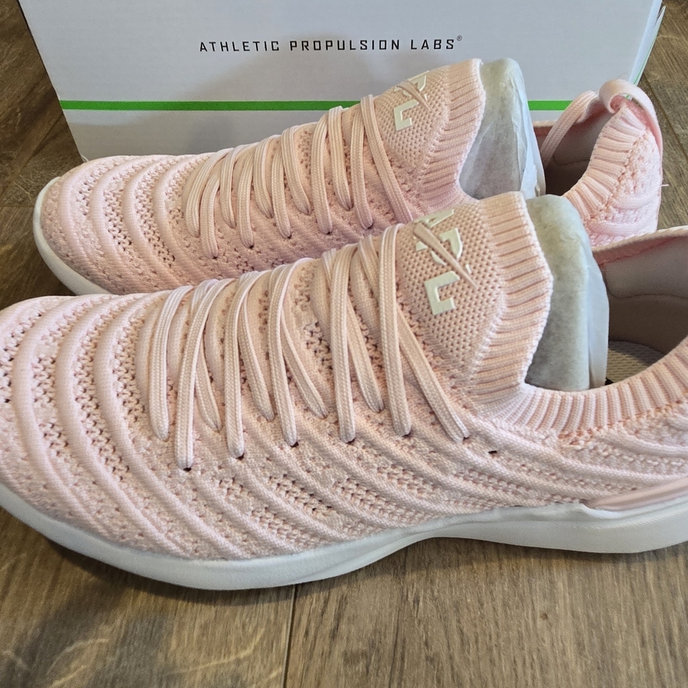 APL Women's Techloom Wave Bleached Pink Sneakers Size 7 New - Picture 3 of 5